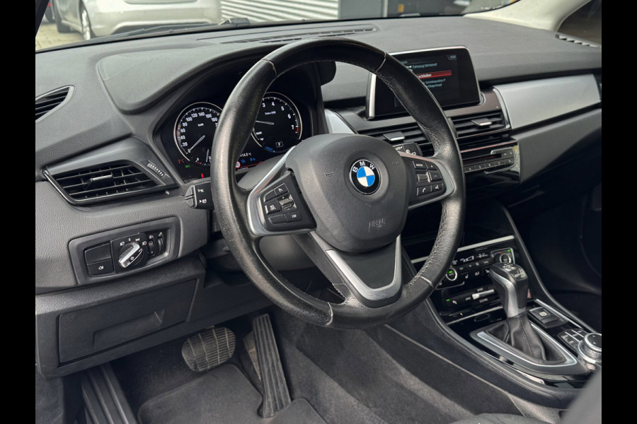 BMW 2 Serie Active Tourer 225xe iPerformance eDrive Hybride - AUTOMAAT I Panorama dak I Navigatie I Airco I PDC I Sport velgen