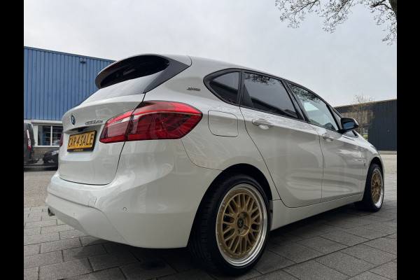 BMW 2 Serie Active Tourer 225xe iPerformance eDrive Hybride - AUTOMAAT I Panorama dak I Navigatie I Airco I PDC I Sport velgen