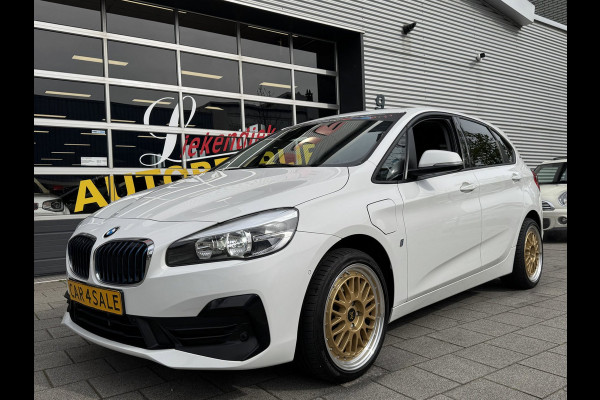 BMW 2 Serie Active Tourer 225xe iPerformance eDrive Hybride - AUTOMAAT I Panorama dak I Navigatie I Airco I PDC I Sport velgen