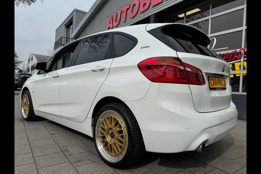 BMW 2 Serie Active Tourer 225xe iPerformance eDrive Hybride - AUTOMAAT I Panorama dak I Navigatie I Airco I PDC I Sport velgen