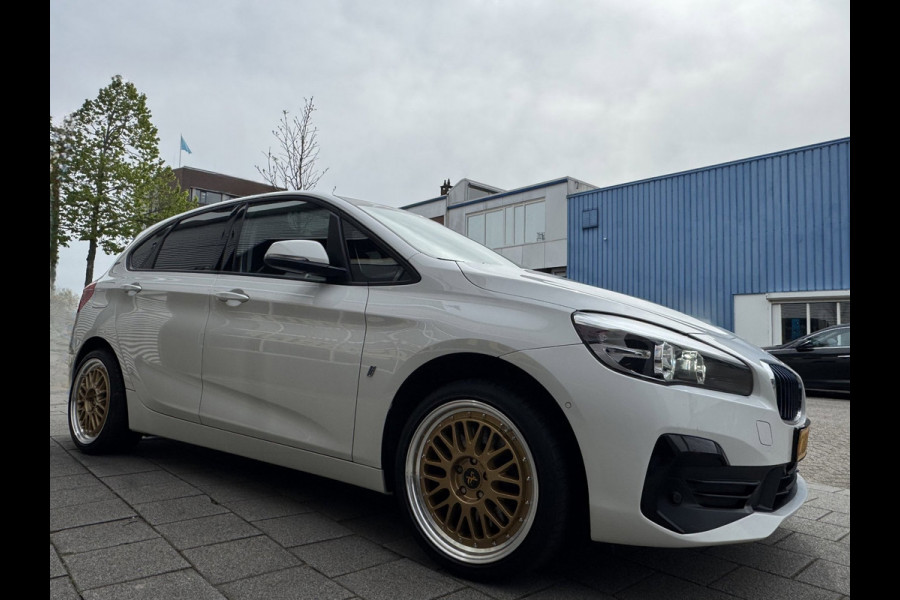 BMW 2 Serie Active Tourer 225xe iPerformance eDrive Hybride - AUTOMAAT I Panorama dak I Navigatie I Airco I PDC I Sport velgen