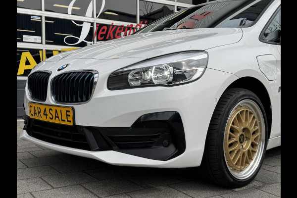 BMW 2 Serie Active Tourer 225xe iPerformance eDrive Hybride - AUTOMAAT I Panorama dak I Navigatie I Airco I PDC I Sport velgen