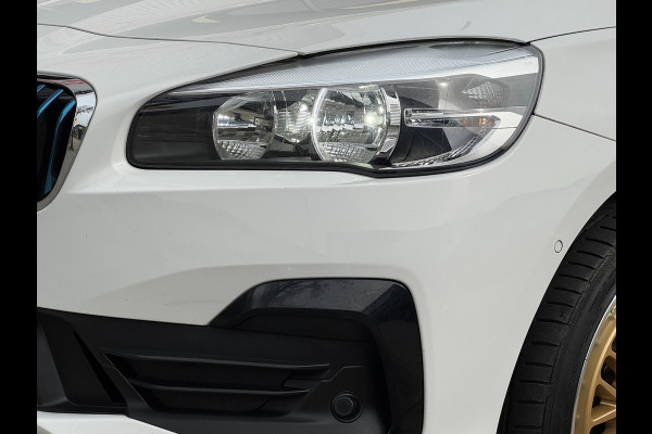 BMW 2 Serie Active Tourer 225xe iPerformance eDrive Hybride - AUTOMAAT I Panorama dak I Navigatie I Airco I PDC I Sport velgen