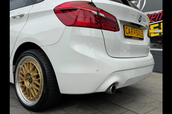 BMW 2 Serie Active Tourer 225xe iPerformance eDrive Hybride - AUTOMAAT I Panorama dak I Navigatie I Airco I PDC I Sport velgen