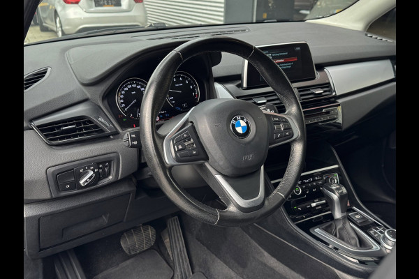 BMW 2 Serie Active Tourer 225xe iPerformance eDrive Hybride - AUTOMAAT I Panorama dak I Navigatie I Airco I PDC I Sport velgen