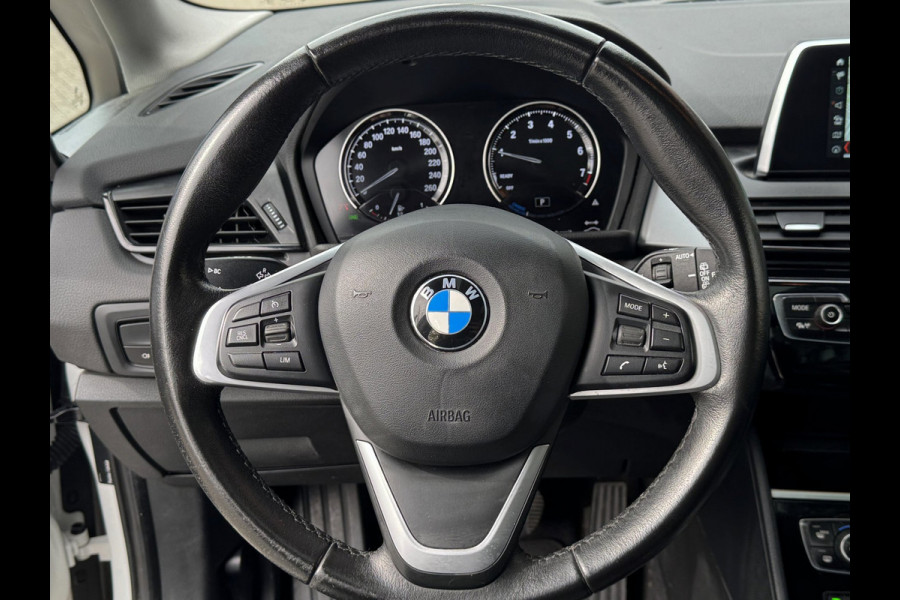 BMW 2 Serie Active Tourer 225xe iPerformance eDrive Hybride - AUTOMAAT I Panorama dak I Navigatie I Airco I PDC I Sport velgen