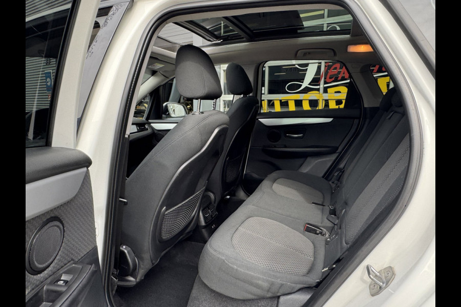 BMW 2 Serie Active Tourer 225xe iPerformance eDrive Hybride - AUTOMAAT I Panorama dak I Navigatie I Airco I PDC I Sport velgen