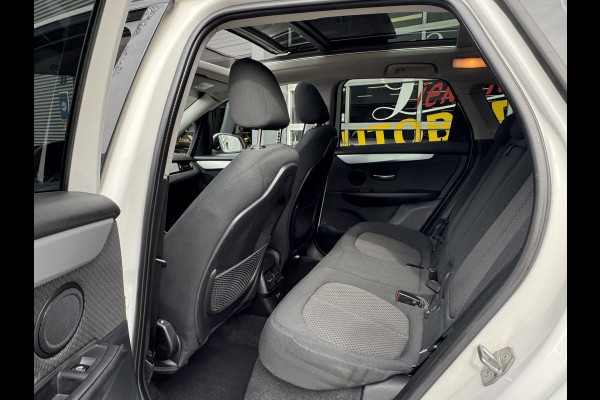 BMW 2 Serie Active Tourer 225xe iPerformance eDrive Hybride - AUTOMAAT I Panorama dak I Navigatie I Airco I PDC I Sport velgen