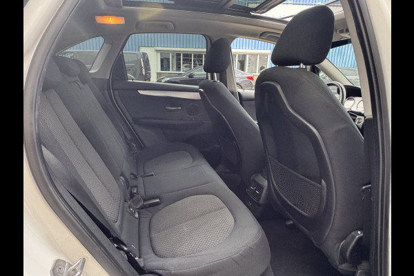 BMW 2 Serie Active Tourer 225xe iPerformance eDrive Hybride - AUTOMAAT I Panorama dak I Navigatie I Airco I PDC I Sport velgen