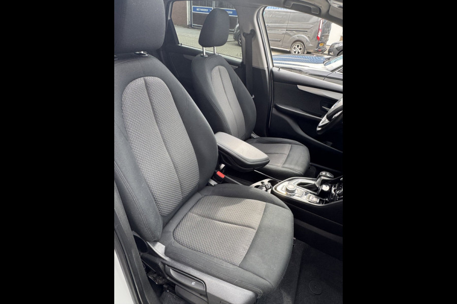 BMW 2 Serie Active Tourer 225xe iPerformance eDrive Hybride - AUTOMAAT I Panorama dak I Navigatie I Airco I PDC I Sport velgen