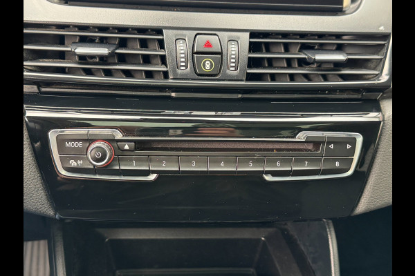 BMW 2 Serie Active Tourer 225xe iPerformance eDrive Hybride - AUTOMAAT I Panorama dak I Navigatie I Airco I PDC I Sport velgen