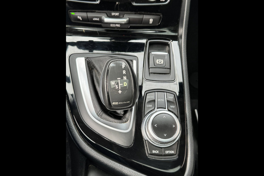 BMW 2 Serie Active Tourer 225xe iPerformance eDrive Hybride - AUTOMAAT I Panorama dak I Navigatie I Airco I PDC I Sport velgen