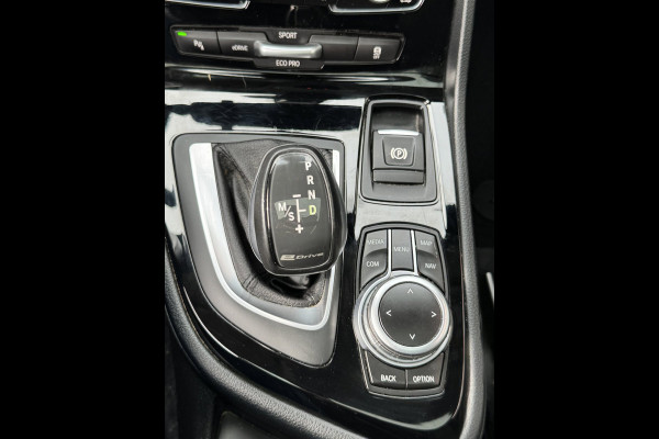 BMW 2 Serie Active Tourer 225xe iPerformance eDrive Hybride - AUTOMAAT I Panorama dak I Navigatie I Airco I PDC I Sport velgen