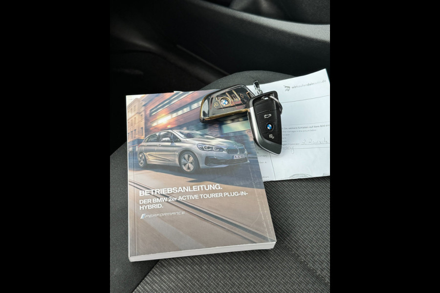 BMW 2 Serie Active Tourer 225xe iPerformance eDrive Hybride - AUTOMAAT I Panorama dak I Navigatie I Airco I PDC I Sport velgen