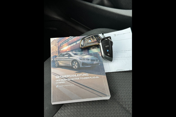 BMW 2 Serie Active Tourer 225xe iPerformance eDrive Hybride - AUTOMAAT I Panorama dak I Navigatie I Airco I PDC I Sport velgen