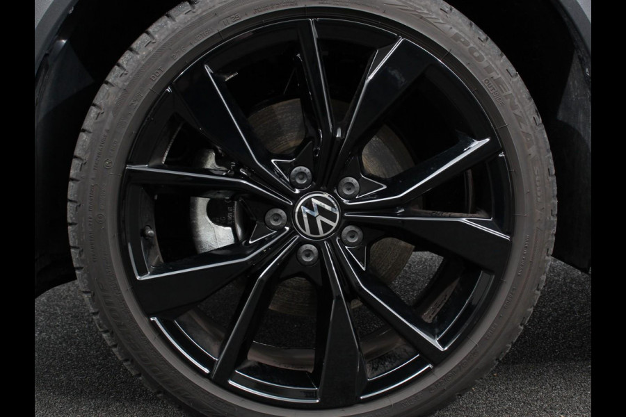 Volkswagen T-Roc 1.5 TSI DSG R-Line + Design pakket Black Automaat Panorama dak Navigatie Apple Carplay/Android Auto Climate control Adaptieve cruise control LED