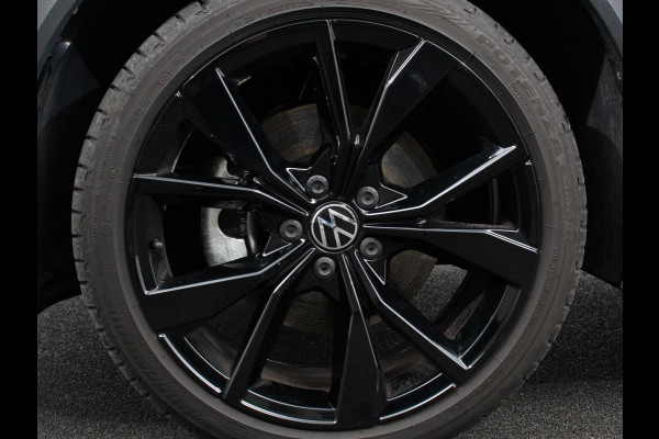 Volkswagen T-Roc 1.5 TSI DSG R-Line + Design pakket Black Automaat Panorama dak Navigatie Apple Carplay/Android Auto Climate control Adaptieve cruise control LED