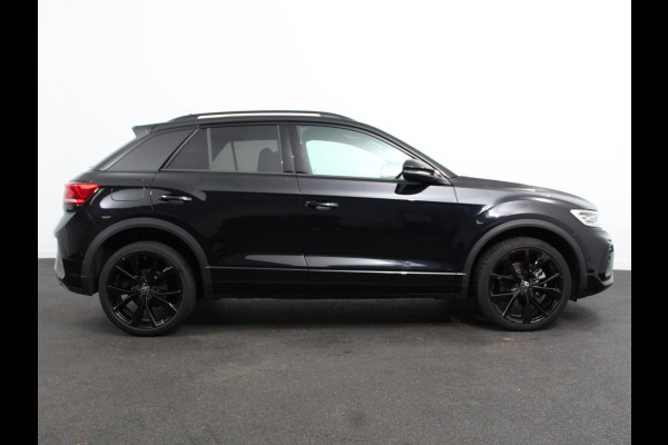 Volkswagen T-Roc 1.5 TSI DSG R-Line + Design pakket Black Automaat Panorama dak Navigatie Apple Carplay/Android Auto Climate control Adaptieve cruise control LED