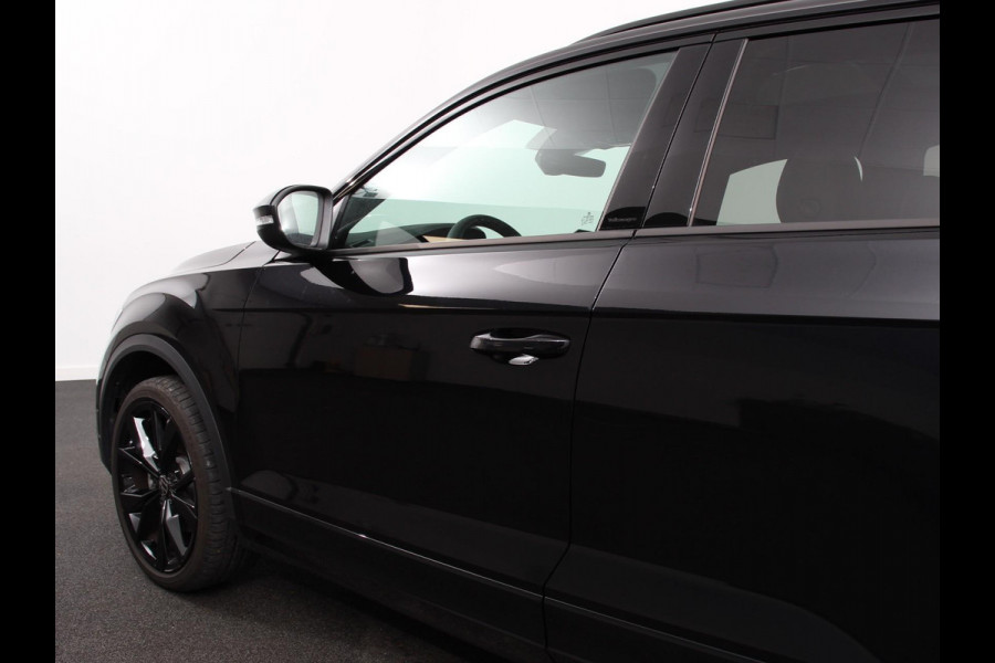 Volkswagen T-Roc 1.5 TSI DSG R-Line + Design pakket Black Automaat Panorama dak Navigatie Apple Carplay/Android Auto Climate control Adaptieve cruise control LED