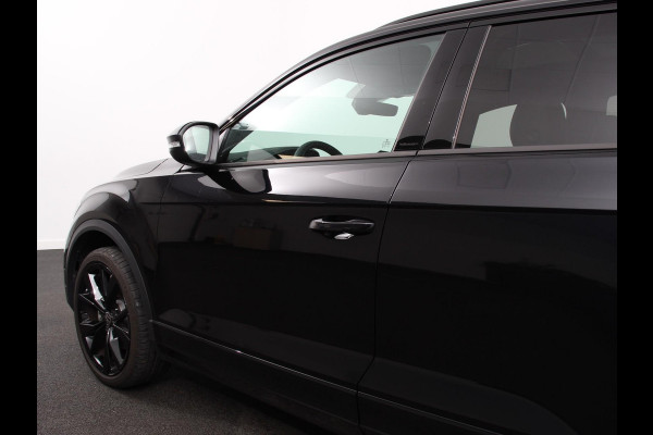 Volkswagen T-Roc 1.5 TSI DSG R-Line + Design pakket Black Automaat Panorama dak Navigatie Apple Carplay/Android Auto Climate control Adaptieve cruise control LED