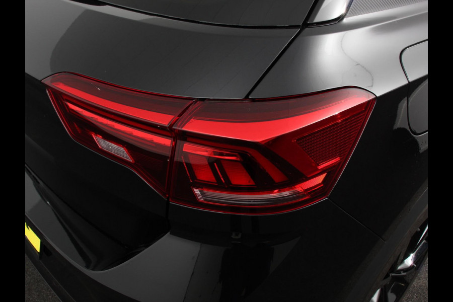 Volkswagen T-Roc 1.5 TSI DSG R-Line + Design pakket Black Automaat Panorama dak Navigatie Apple Carplay/Android Auto Climate control Adaptieve cruise control LED