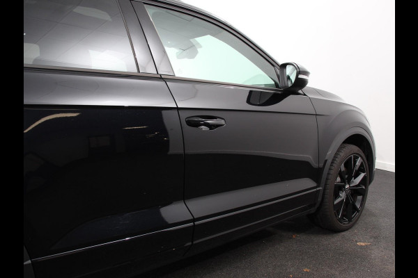 Volkswagen T-Roc 1.5 TSI DSG R-Line + Design pakket Black Automaat Panorama dak Navigatie Apple Carplay/Android Auto Climate control Adaptieve cruise control LED