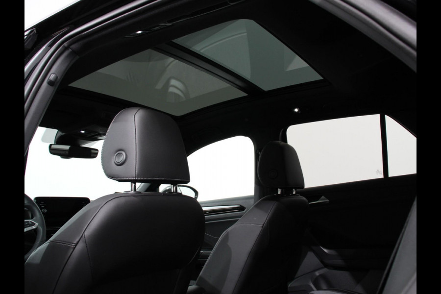 Volkswagen T-Roc 1.5 TSI DSG R-Line + Design pakket Black Automaat Panorama dak Navigatie Apple Carplay/Android Auto Climate control Adaptieve cruise control LED