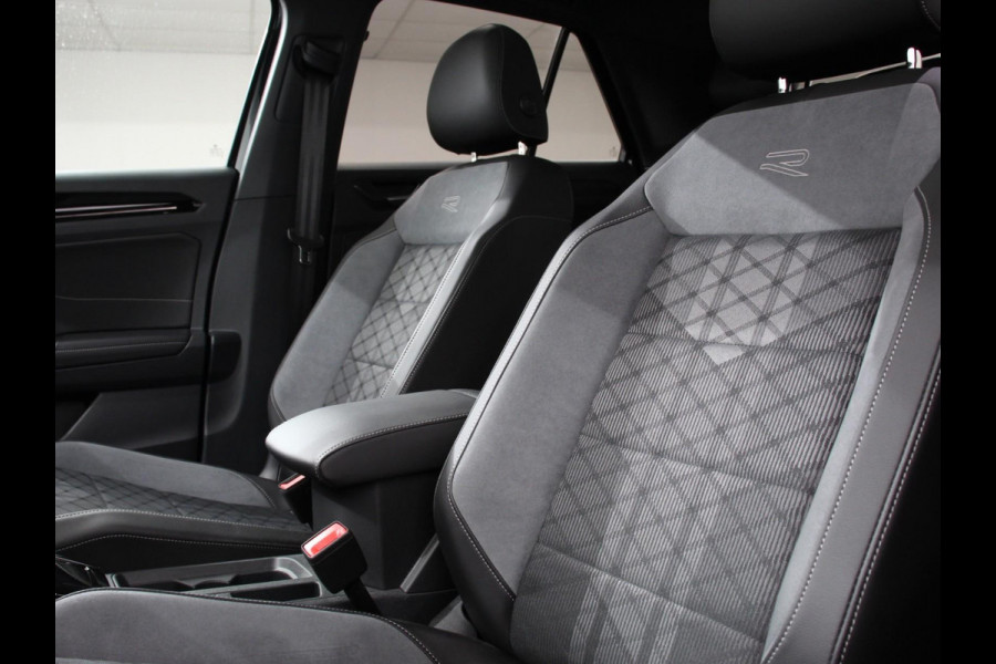 Volkswagen T-Roc 1.5 TSI DSG R-Line + Design pakket Black Automaat Panorama dak Navigatie Apple Carplay/Android Auto Climate control Adaptieve cruise control LED