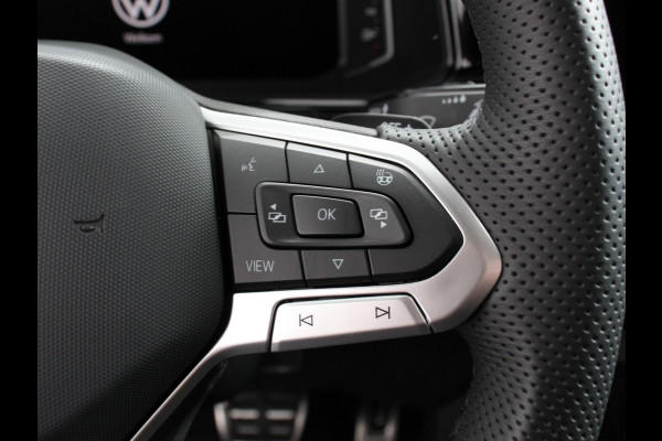 Volkswagen T-Roc 1.5 TSI DSG R-Line + Design pakket Black Automaat Panorama dak Navigatie Apple Carplay/Android Auto Climate control Adaptieve cruise control LED
