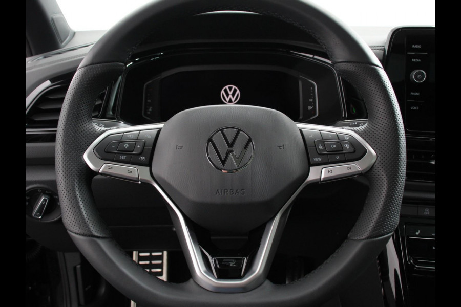 Volkswagen T-Roc 1.5 TSI DSG R-Line + Design pakket Black Automaat Panorama dak Navigatie Apple Carplay/Android Auto Climate control Adaptieve cruise control LED