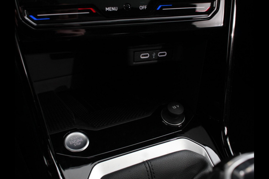 Volkswagen T-Roc 1.5 TSI DSG R-Line + Design pakket Black Automaat Panorama dak Navigatie Apple Carplay/Android Auto Climate control Adaptieve cruise control LED