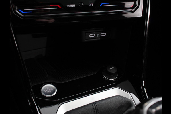 Volkswagen T-Roc 1.5 TSI DSG R-Line + Design pakket Black Automaat Panorama dak Navigatie Apple Carplay/Android Auto Climate control Adaptieve cruise control LED