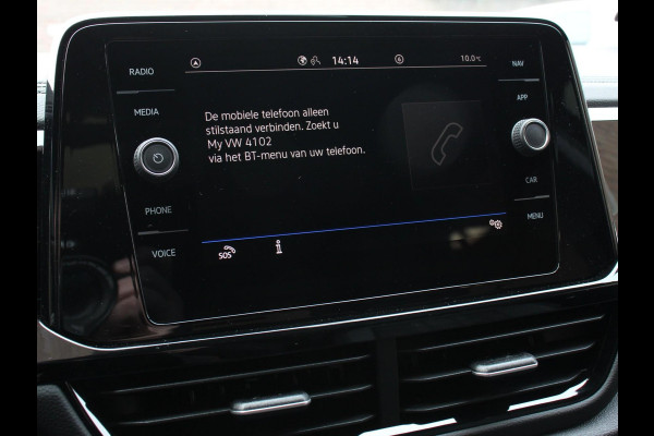 Volkswagen T-Roc 1.5 TSI DSG R-Line + Design pakket Black Automaat Panorama dak Navigatie Apple Carplay/Android Auto Climate control Adaptieve cruise control LED