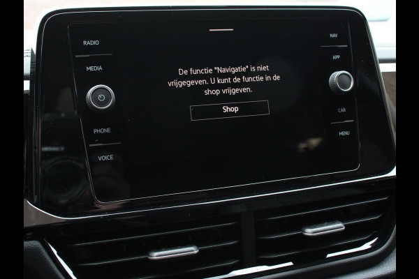 Volkswagen T-Roc 1.5 TSI DSG R-Line + Design pakket Black Automaat Panorama dak Navigatie Apple Carplay/Android Auto Climate control Adaptieve cruise control LED
