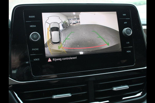 Volkswagen T-Roc 1.5 TSI DSG R-Line + Design pakket Black Automaat Panorama dak Navigatie Apple Carplay/Android Auto Climate control Adaptieve cruise control LED