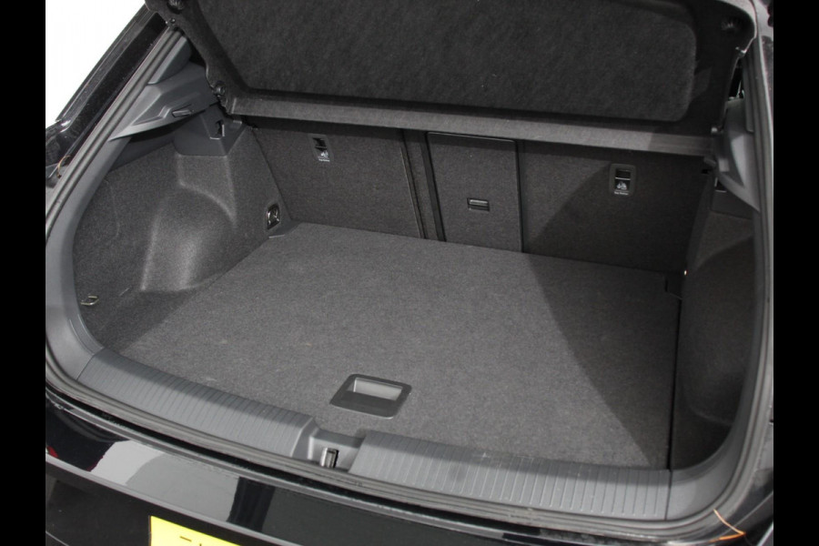 Volkswagen T-Roc 1.5 TSI DSG R-Line + Design pakket Black Automaat Panorama dak Navigatie Apple Carplay/Android Auto Climate control Adaptieve cruise control LED