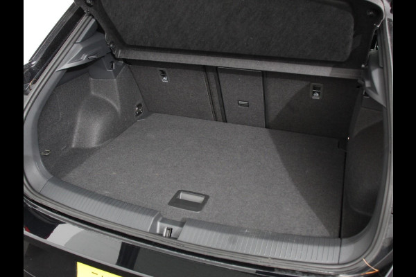 Volkswagen T-Roc 1.5 TSI DSG R-Line + Design pakket Black Automaat Panorama dak Navigatie Apple Carplay/Android Auto Climate control Adaptieve cruise control LED