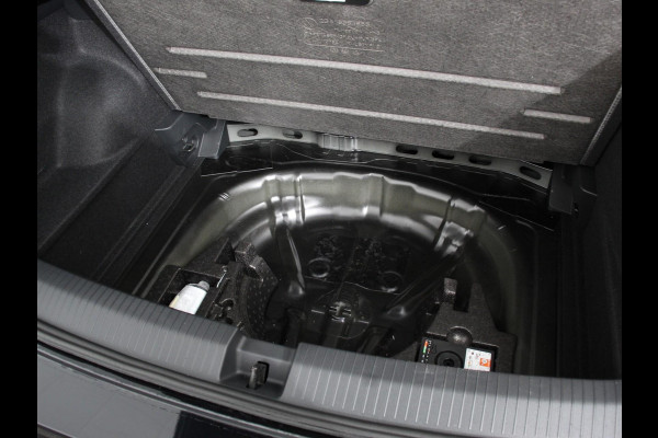 Volkswagen T-Roc 1.5 TSI DSG R-Line + Design pakket Black Automaat Panorama dak Navigatie Apple Carplay/Android Auto Climate control Adaptieve cruise control LED