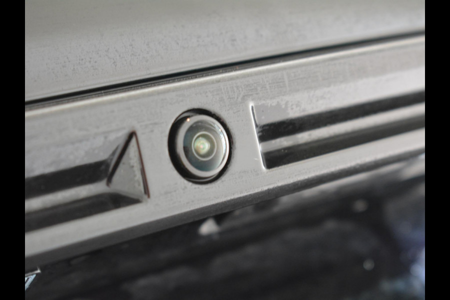 Peugeot 2008 1.2 Hybrid 136 Allure | Navigatie | Parkeer Camera |