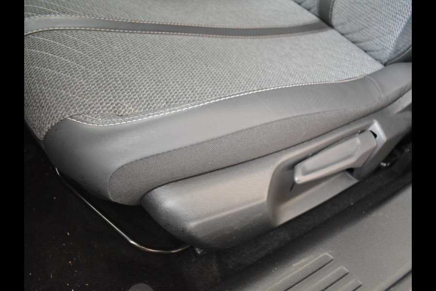 Peugeot 2008 1.2 Hybrid 136 Allure | Navigatie | Parkeer Camera |