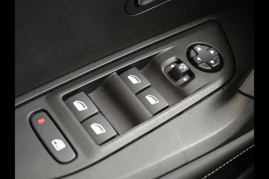 Peugeot 2008 1.2 Hybrid 136 Allure | Navigatie | Parkeer Camera |