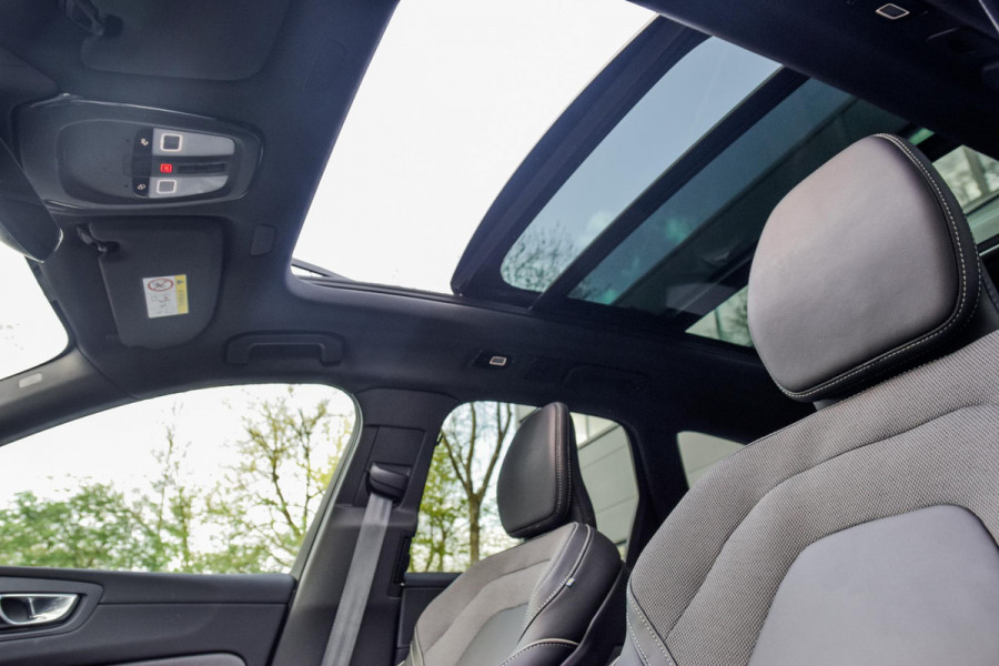 Volvo XC60 2.0 T6 Plug-in hybrid AWD Ultra Black Edition | Panorama | 360 Camera | Hud | Harman/Kardon