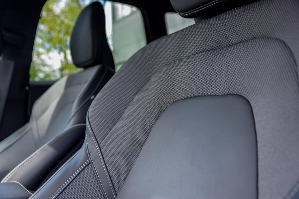 Volvo XC60 2.0 T6 Plug-in hybrid AWD Ultra Black Edition | Panorama | 360 Camera | Hud | Harman/Kardon