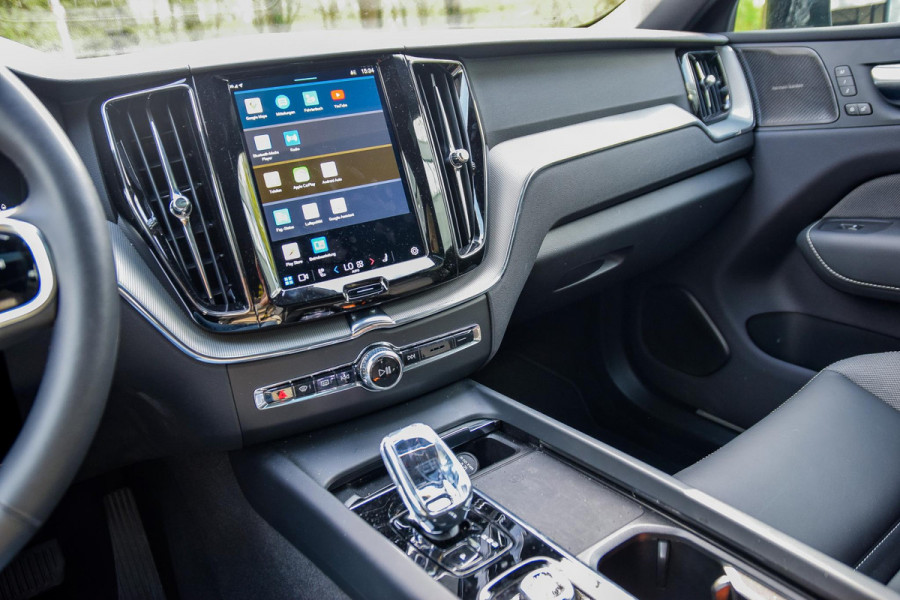 Volvo XC60 2.0 T6 Plug-in hybrid AWD Ultra Black Edition | Panorama | 360 Camera | Hud | Harman/Kardon