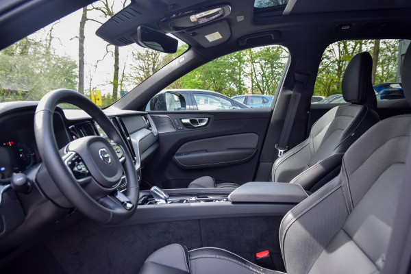 Volvo XC60 2.0 T6 Plug-in hybrid AWD Ultra Black Edition | Panorama | 360 Camera | Hud | Harman/Kardon