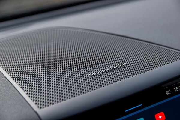 Volvo XC60 2.0 T6 Plug-in hybrid AWD Ultra Black Edition | Panorama | 360 Camera | Hud | Harman/Kardon