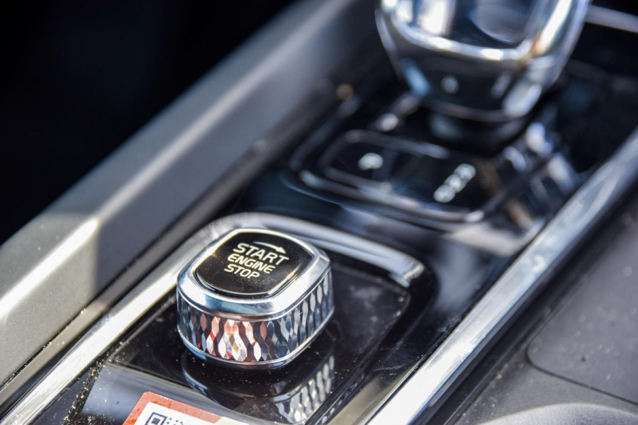 Volvo XC60 2.0 T6 Plug-in hybrid AWD Ultra Black Edition | Panorama | 360 Camera | Hud | Harman/Kardon