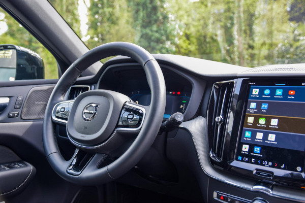 Volvo XC60 2.0 T6 Plug-in hybrid AWD Ultra Black Edition | Panorama | 360 Camera | Hud | Harman/Kardon