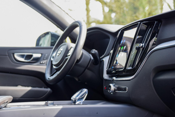 Volvo XC60 2.0 T6 Plug-in hybrid AWD Ultra Black Edition | Panorama | 360 Camera | Hud | Harman/Kardon