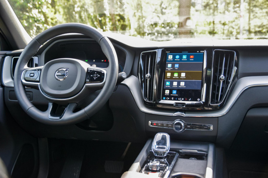 Volvo XC60 2.0 T6 Plug-in hybrid AWD Ultra Black Edition | Panorama | 360 Camera | Hud | Harman/Kardon